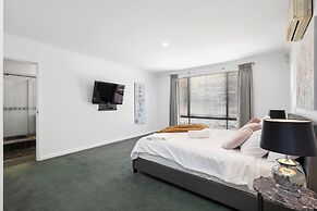 The Monaco Mansion Dianella - Sepal Stay
