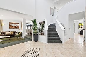The Monaco Mansion Dianella - Sepal Stay
