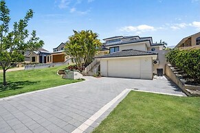 The Monaco Mansion Dianella - Sepal Stay