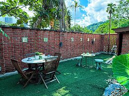 Serene Palm Heritage Tropical Villa