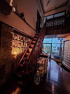 Serene Palm Heritage Tropical Villa
