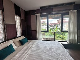 Serene Palm Heritage Tropical Villa