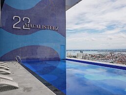 22 Macalisterz by Mana Mana
