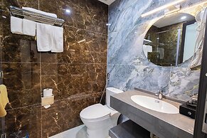 Royal Louis Hotel