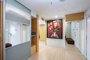 Empire Suites Subang by Mana Mana