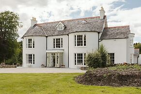 Moore Lodge