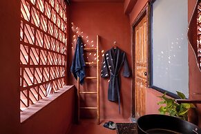 ONEOFF X ASSI  A BOUTIQUE HOMEOTEL