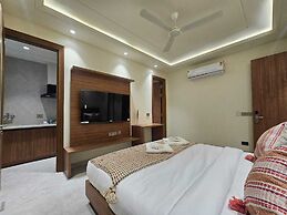 Dwellr Luxury Stays