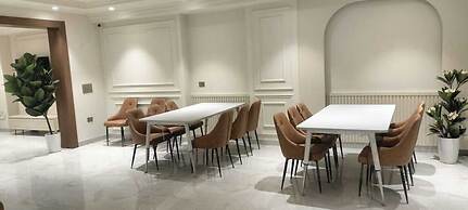 Dwellr Luxury Stays