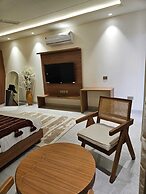 Dwellr Luxury Stays