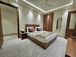 Dwellr Luxury Stays