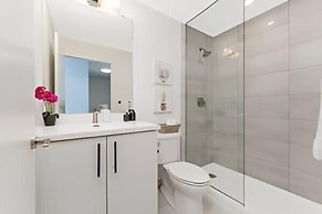 Newly Built Modern Condo With Stunning City Views