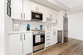 Newly Built Modern Condo With Stunning City Views