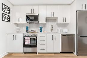 Newly Built Modern Condo With Stunning City Views