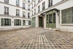 Stylish 3BR Near Tuileries Gardens