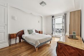 Stylish 3BR Near Tuileries Gardens