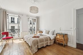 Stylish 3BR Near Tuileries Gardens