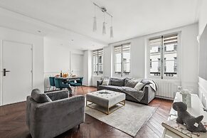 Stylish 3BR Near Tuileries Gardens