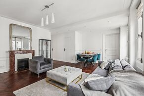 Stylish 3BR Near Tuileries Gardens