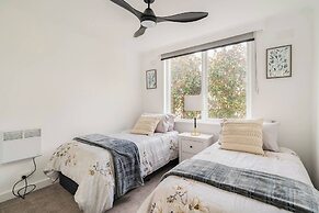 3bd 2 Bthtoorak Village Luxurious Apartment, Relax