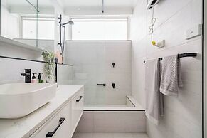 3bd 2 Bthtoorak Village Luxurious Apartment, Relax