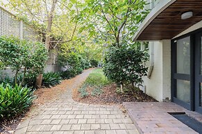 3bd 2 Bthtoorak Village Luxurious Apartment, Relax