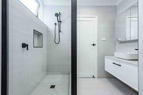 3bd 2 Bthtoorak Village Luxurious Apartment, Relax