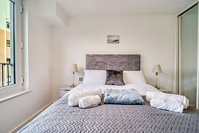 Apartment 422