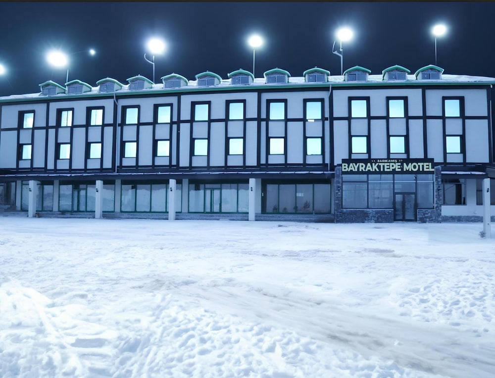 Bayraktepe Snow Hotel