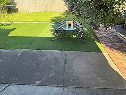 Charming 3 Bedroom Home Longer Stay Discount