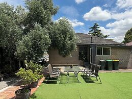 Charming 3 Bedroom Home Longer Stay Discount