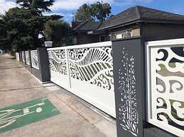Charming 3 Bedroom Home Longer Stay Discount