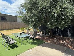 Charming 3 Bedroom Home Longer Stay Discount