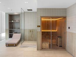 Chic 1BR Retreat with Pool & Balcony JVC