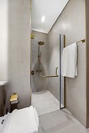 Chic 1BR Retreat with Pool & Balcony JVC
