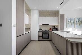 Chic 1BR Retreat with Pool & Balcony JVC