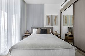 Chic 1BR Retreat with Pool & Balcony JVC