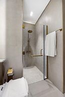 Chic 1BR Retreat with Pool & Balcony JVC