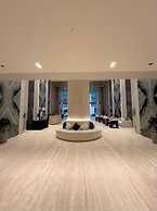 Chic 1BR Retreat with Pool & Balcony JVC