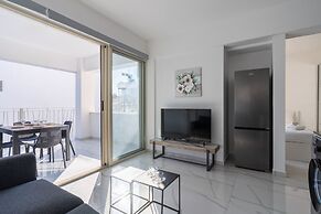 Marble - Studio & Balcony in Larnaca