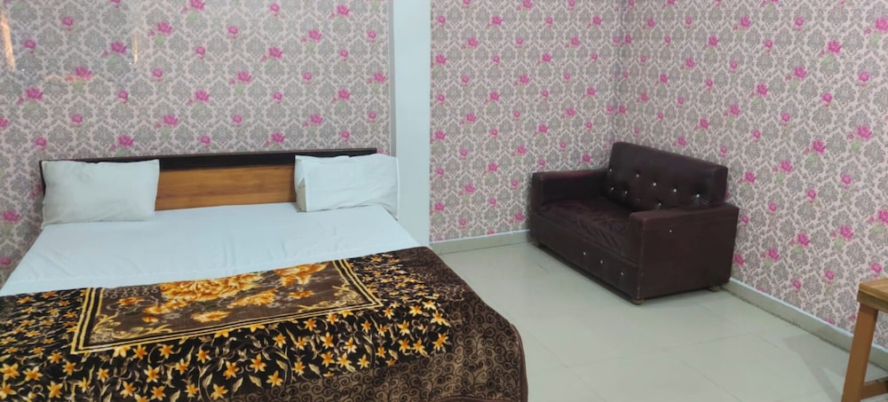 Hotel MeenakshI Palace Kanpur