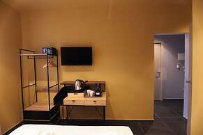 Noah Gate Hotel & Suites