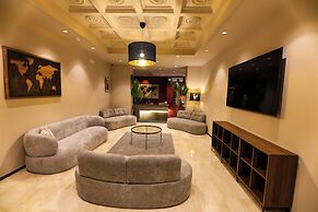 Noah Gate Hotel & Suites