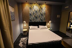 Noah Gate Hotel & Suites