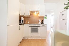 Long Stay 3BR Apartment Near Center