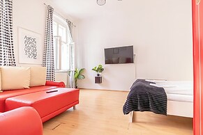 Long Stay 3BR Apartment Near Center