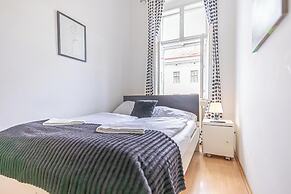 Long Stay 3BR Apartment Near Center