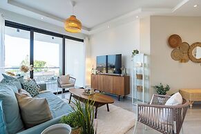 Thálassa 2-BR Apt. & Balcony in Larnaca