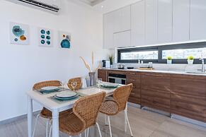 Thálassa 2-BR Apt. & Balcony in Larnaca