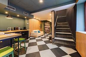 Arena House